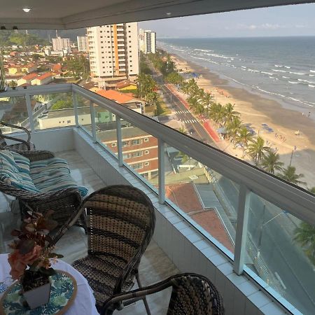 Mongagua Com Vista Para O Mar Pe Na Areia Luaran gambar
