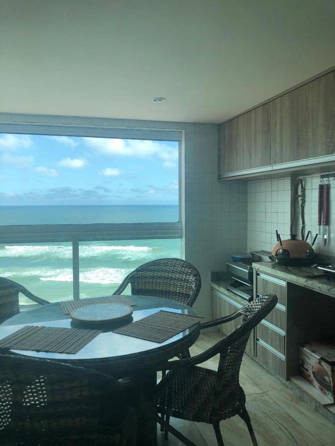 Mongagua Com Vista Para O Mar Pe Na Areia Luaran gambar