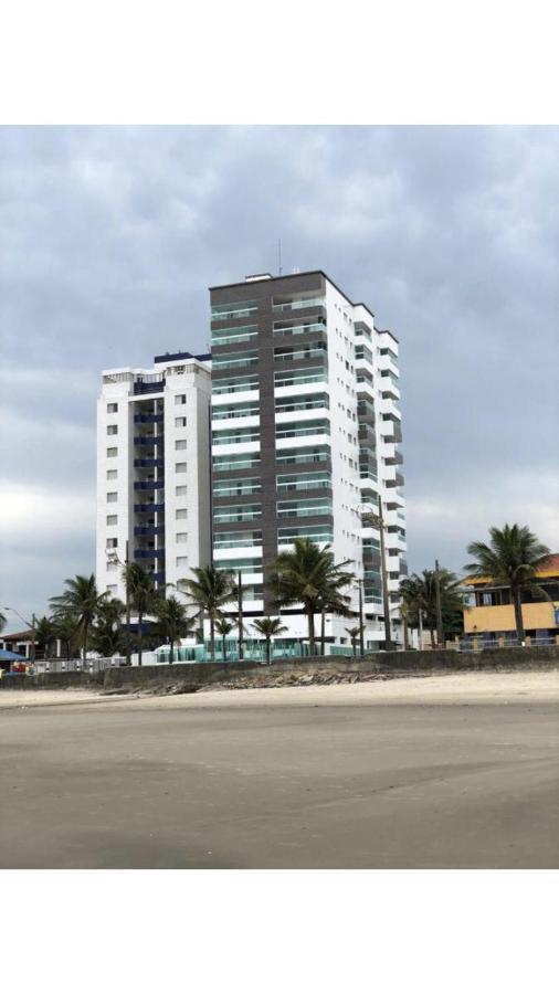 Mongagua Com Vista Para O Mar Pe Na Areia Luaran gambar