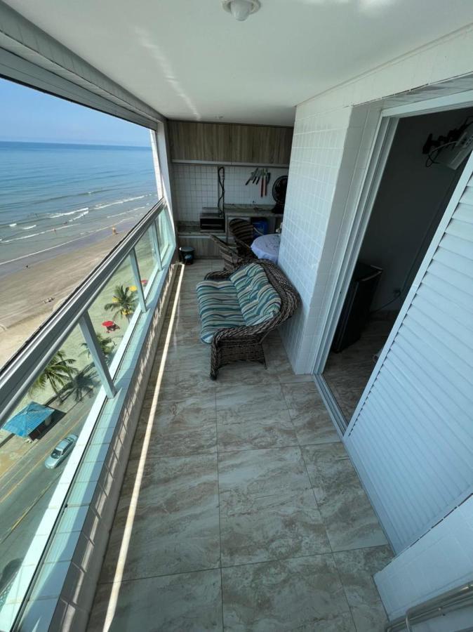 Mongagua Com Vista Para O Mar Pe Na Areia Luaran gambar
