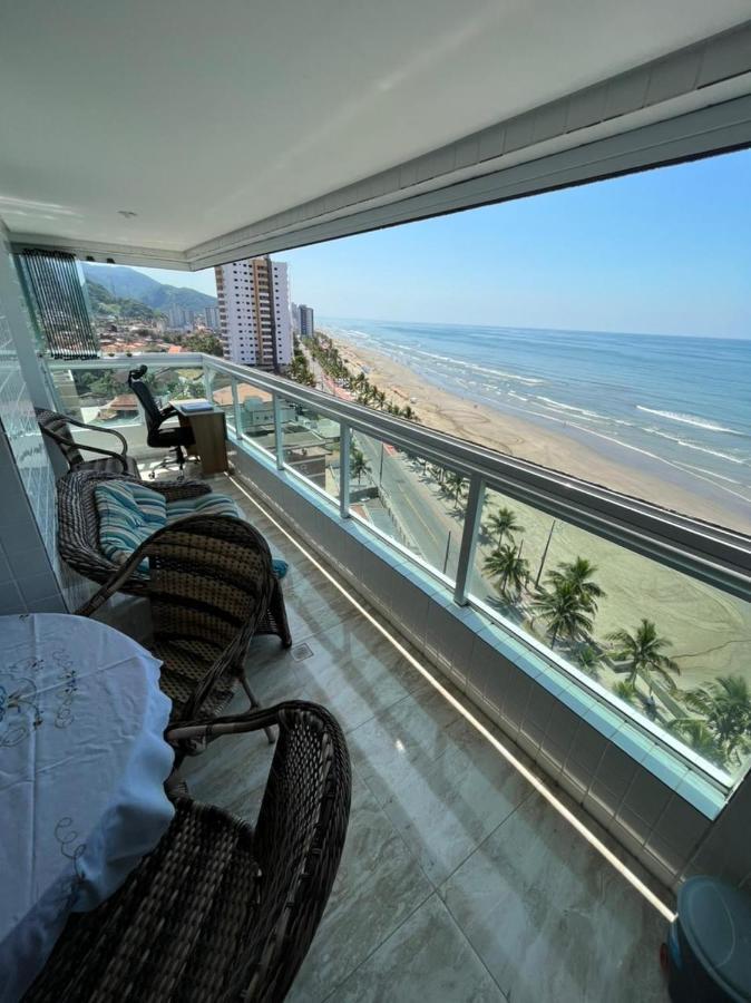 Mongagua Com Vista Para O Mar Pe Na Areia Luaran gambar
