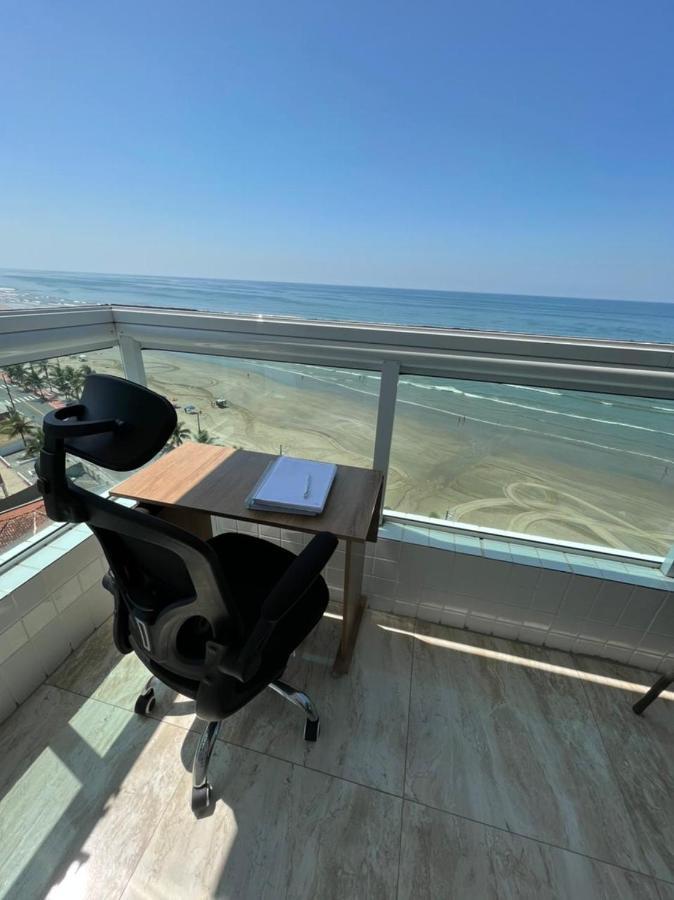 Mongagua Com Vista Para O Mar Pe Na Areia Luaran gambar