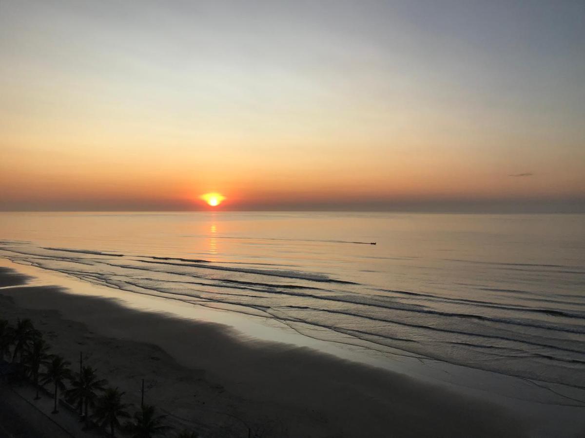 Mongagua Com Vista Para O Mar Pe Na Areia Luaran gambar