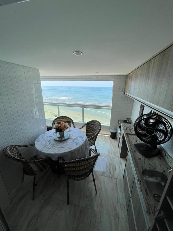 Mongagua Com Vista Para O Mar Pe Na Areia Luaran gambar