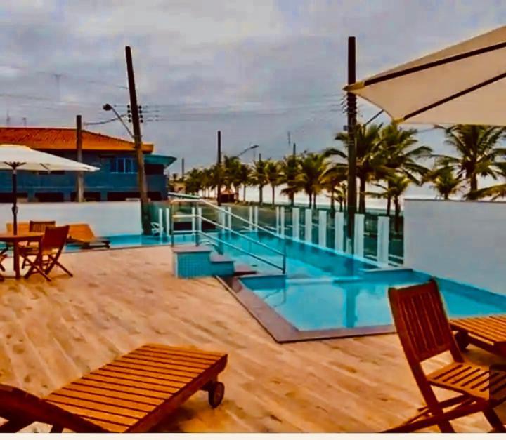 Mongagua Com Vista Para O Mar Pe Na Areia Luaran gambar